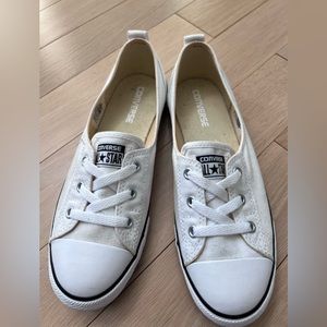 Size 9 brand new converse slip ons white